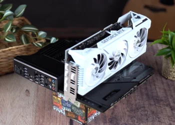 PC „bez“ kablova – Asus Advance BTF