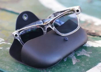 Meta naočare uskoro zamenjuju telefone – Tehnologija bez ekrana