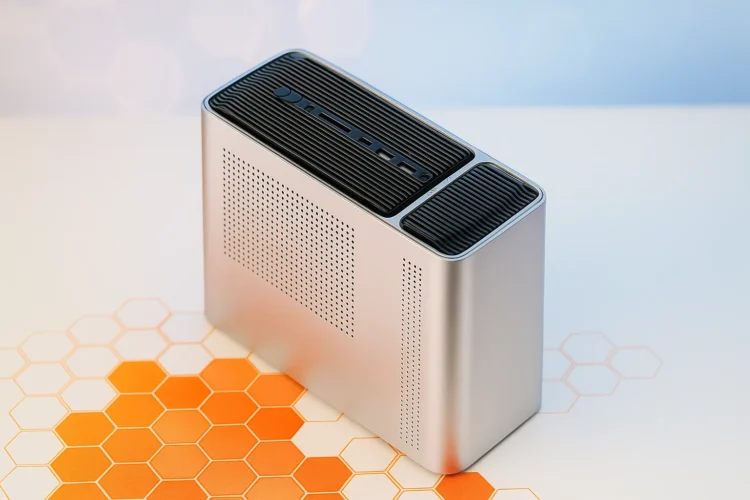 Colorful SMART 900 mini PC stiže sa Ryzen AI Max+