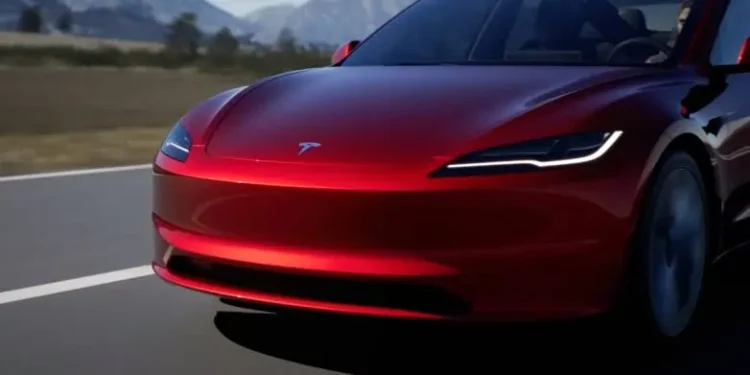 Tesla pod pritiskom: Ukidanje ZEV kredita i pad isporuka