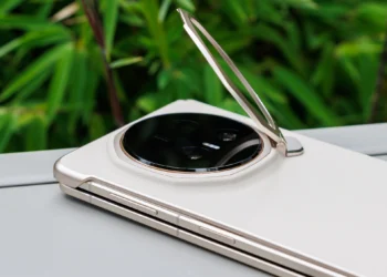 Najtanji savitljivi telefon na svetu želi da izazove Samsung uz znatno nižu cenu