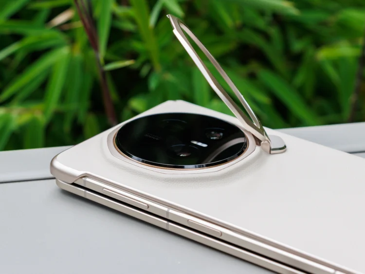 Najtanji savitljivi telefon na svetu želi da izazove Samsung uz znatno nižu cenu