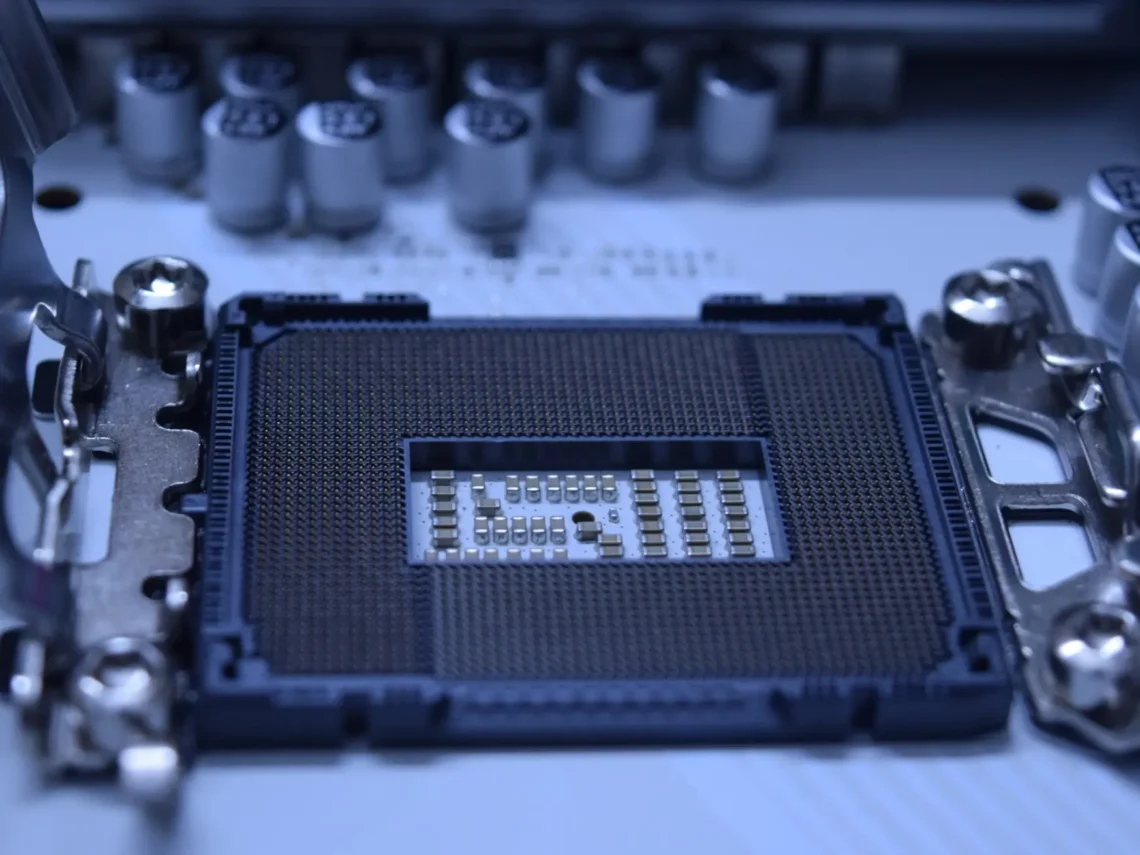 Intel planira dužu podršku za socket kao AMD, više generacija CPU-a