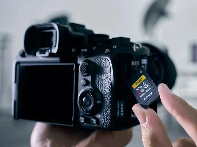 Sony obustavlja proizvodnju SD i CFexpress kartica zbog nestašice SSD-a