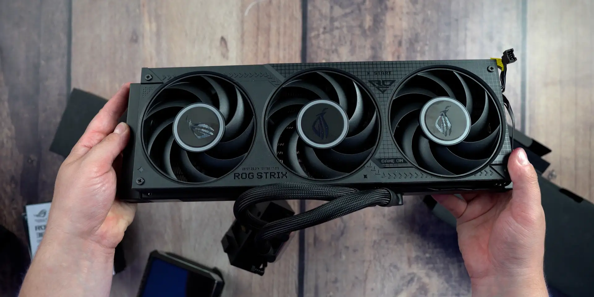ROG Strix SLC IV 360 unboxing i sadržaj pakovanja