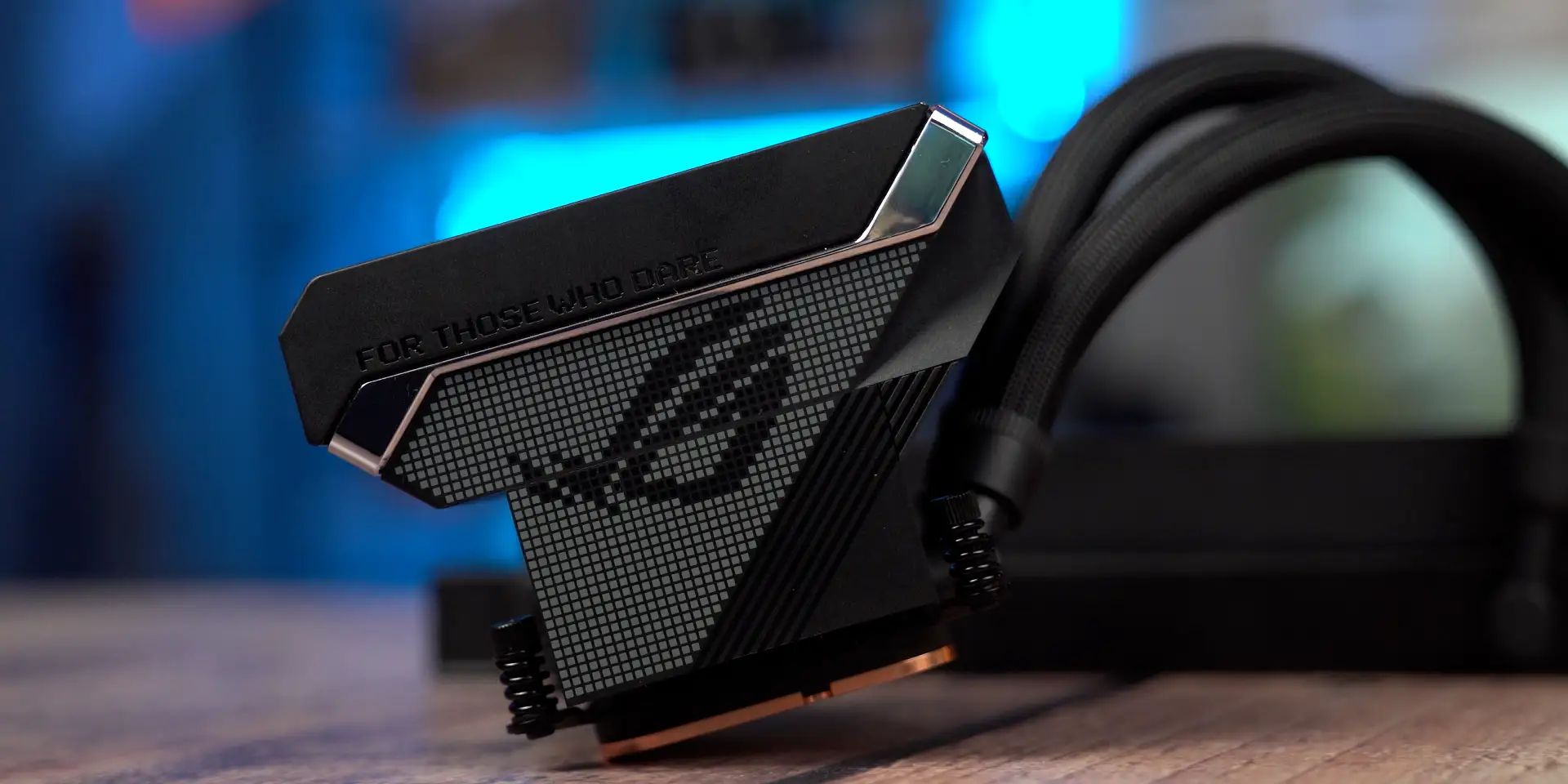 ROG Strix SLC IV 360 blok sa pumpom i bakarna baza