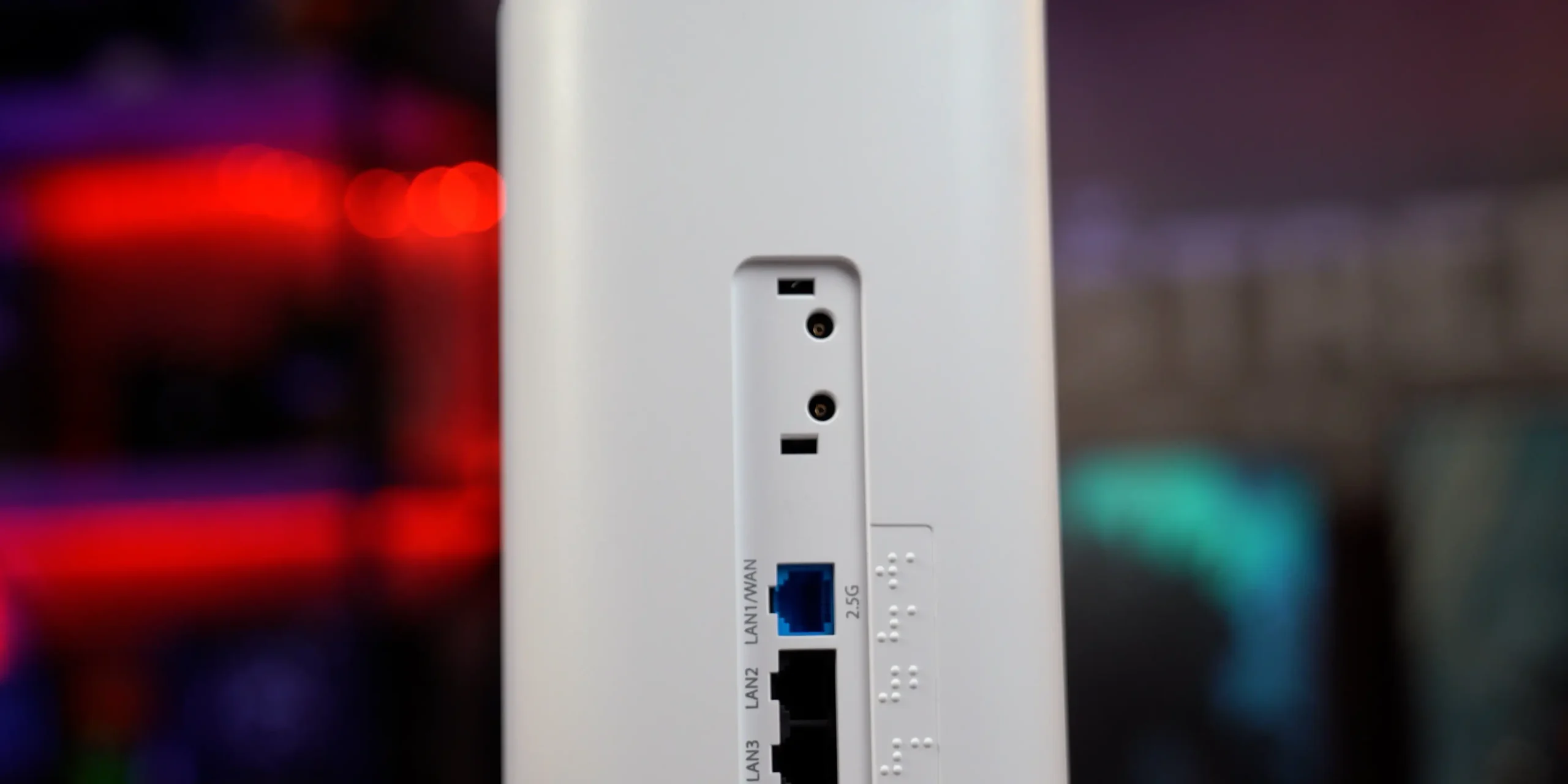 ASUS 4G-BE58 indikator signala na prednjoj strani
