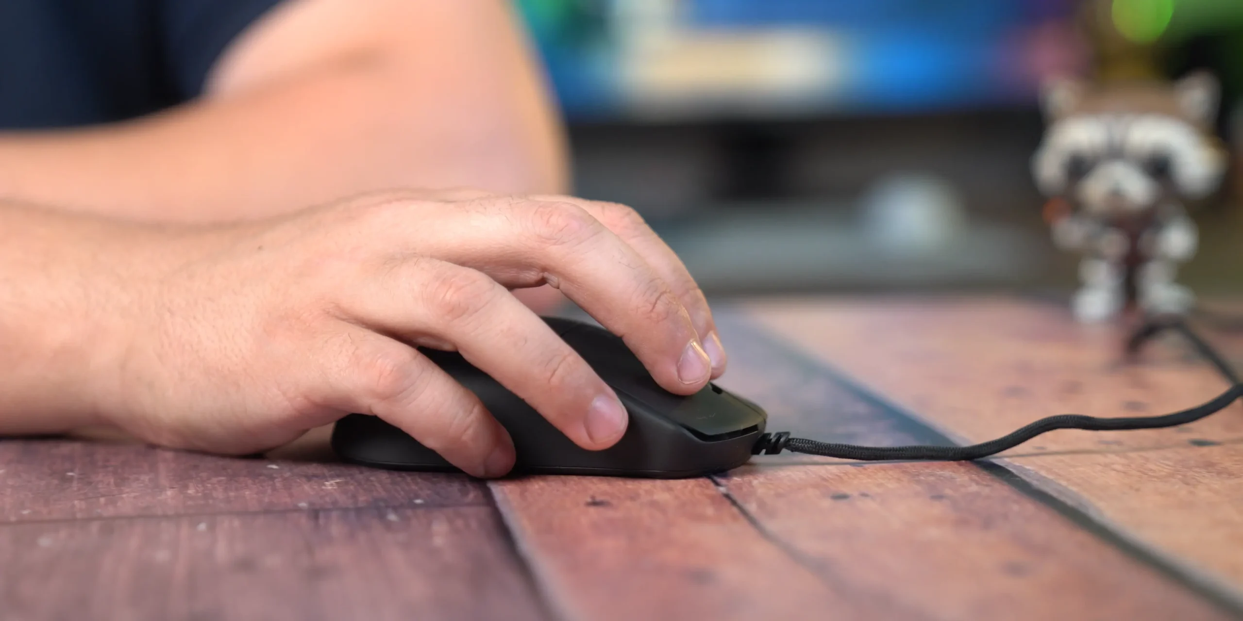 ASUS ROG Harpe Mini Core u ruci — claw i fingertip grip