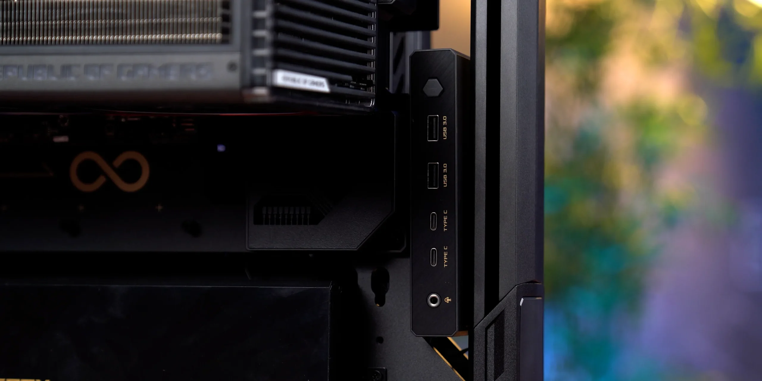 ASUS ROG GR20 Edition 20 kućište — tri položaja, prednji I/O i ARGB