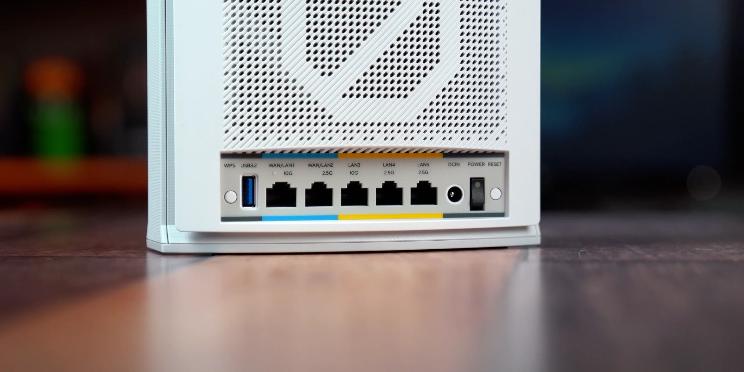 ASUS ZenWiFi BN12 WiFi 8 ruter — portovi 10G i 2.5G